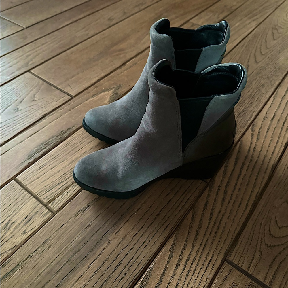 Sorel After Hours Chelsea Boots Suede Waterproof Wedge Heel Womens Size 7.5